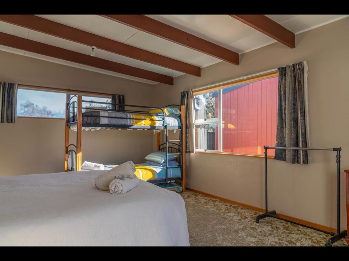 Te Anau Holiday Home - Free Wifi - Free Bikes & Kayaks - Short Walk To Lake & Town - Top Views Eksteriør billede