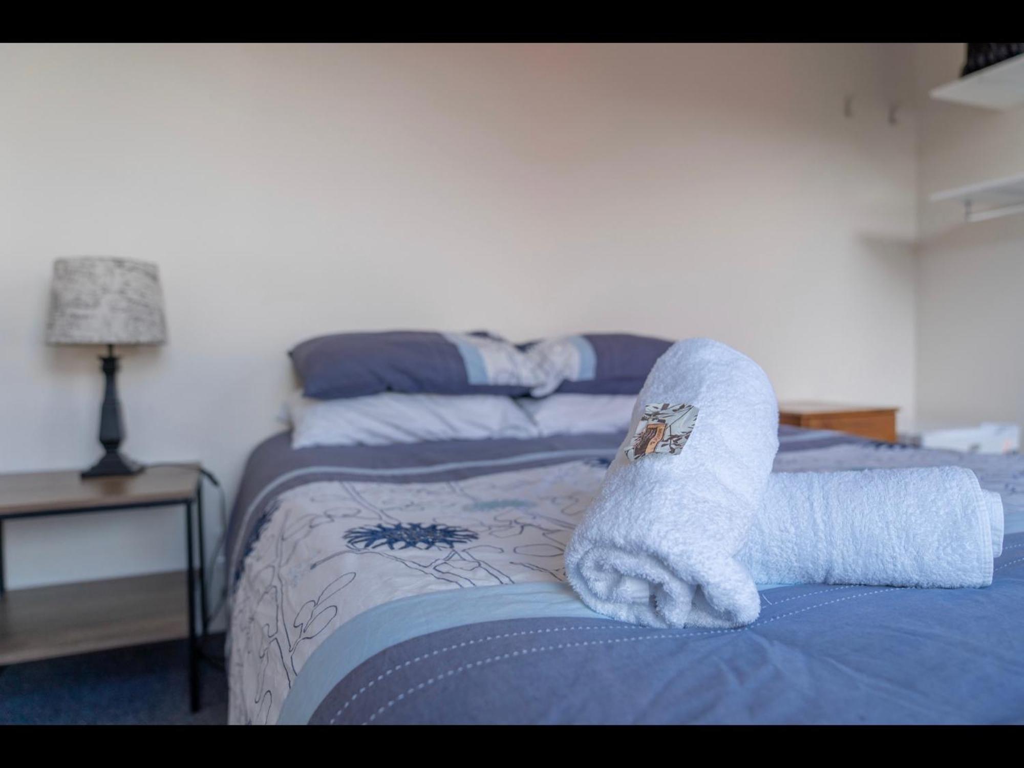 Te Anau Holiday Home - Free Wifi - Free Bikes & Kayaks - Short Walk To Lake & Town - Top Views Eksteriør billede